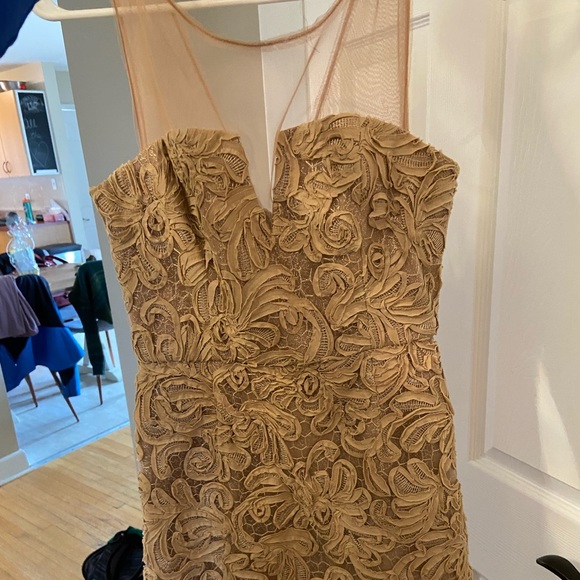 Gold dress - Picture 2 of 2